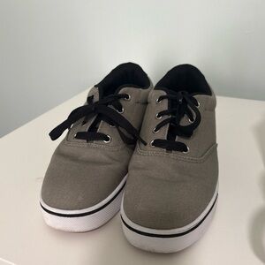 Heelys Gray Launch Canvas Skate Shoe size 6 men’s 7 women’s